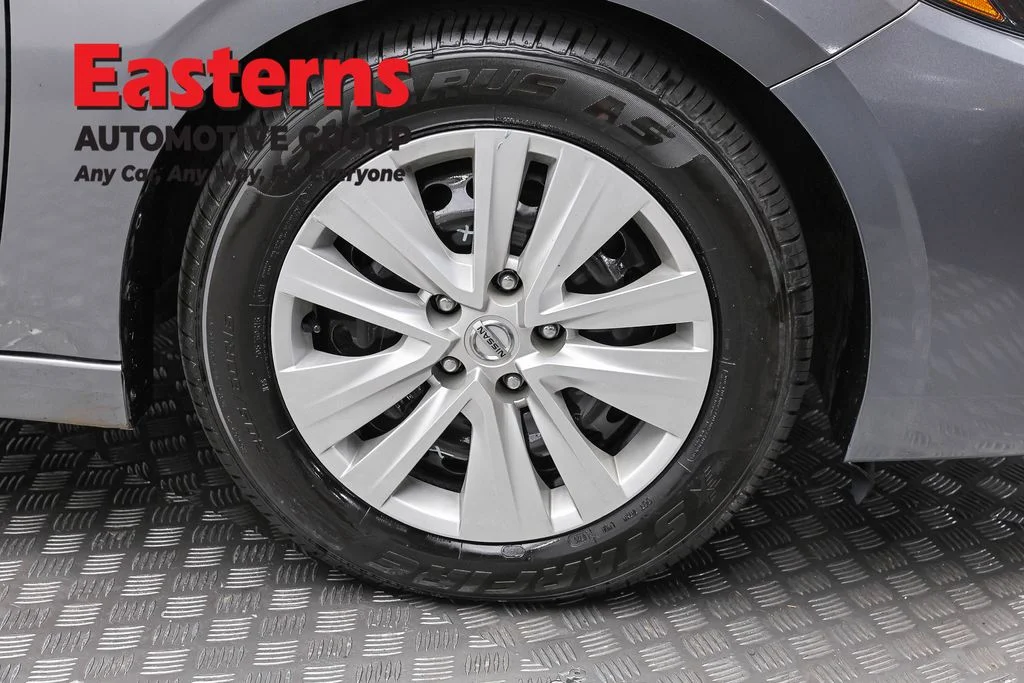 Used 2024 Gray Nissan S image 30