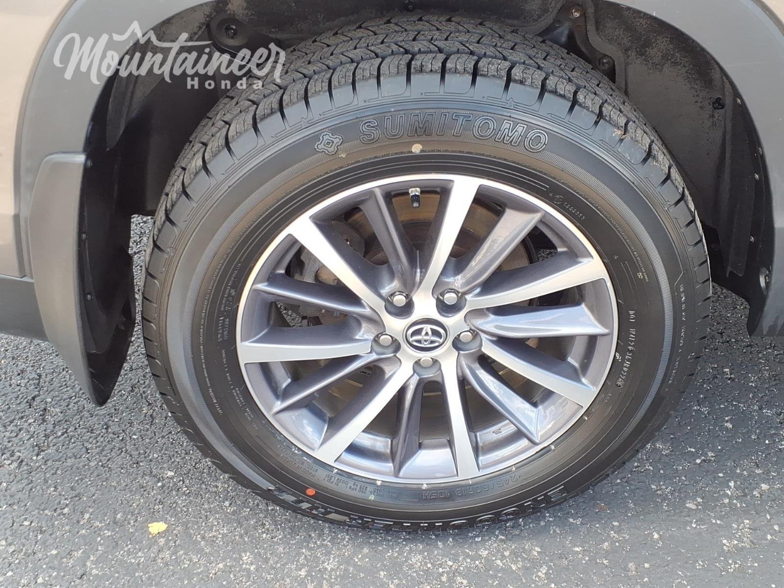 Used 2019 Predawn Gray Mica Toyota XLE image 10