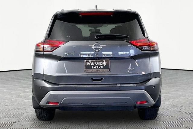 Used 2022 Gray Nissan SV image 5
