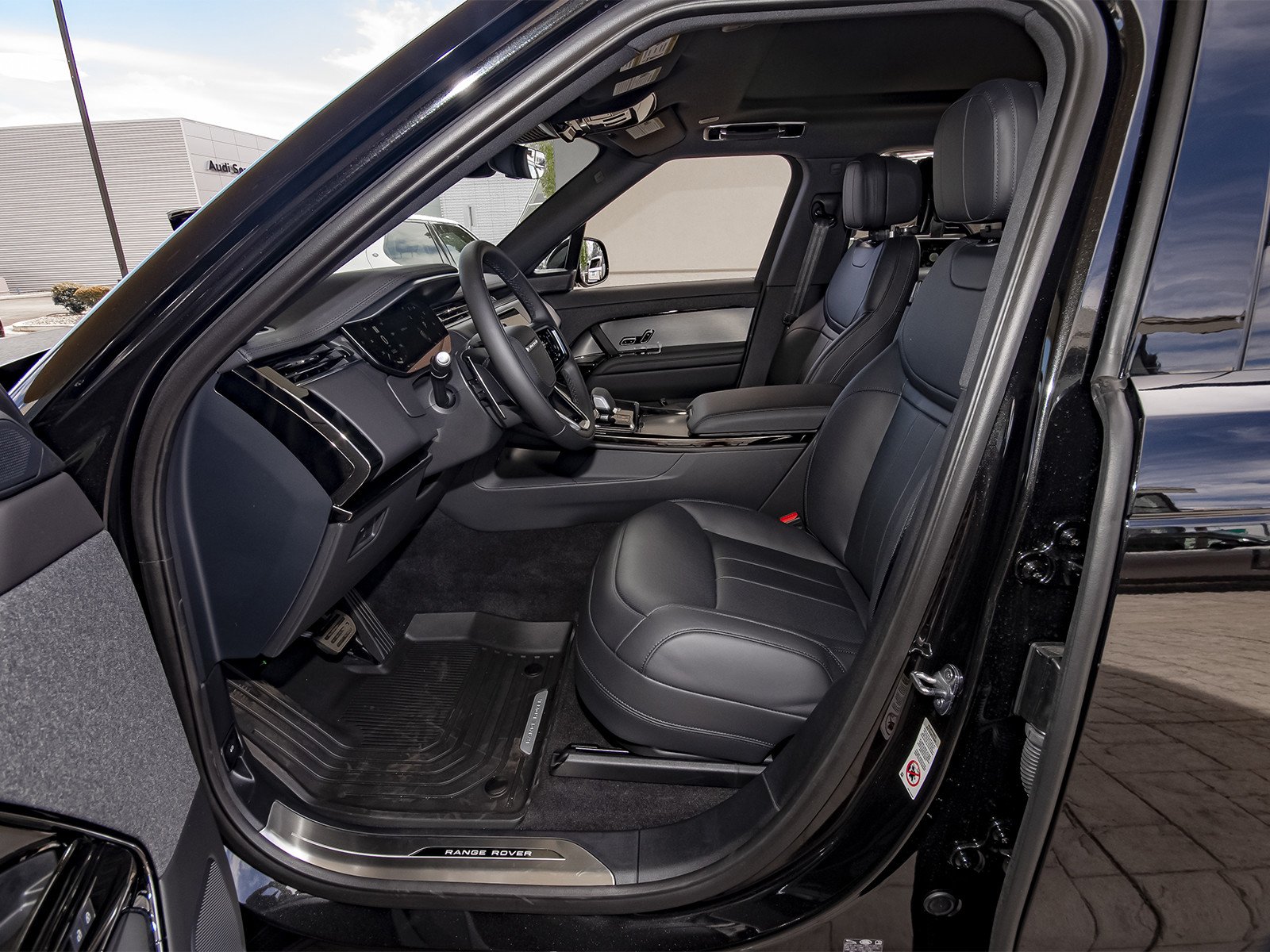 New 2026 Santorini Black Land Rover SE image 34