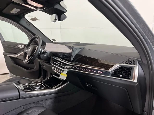 Used 2026 Skyscraper Grey Metallic BMW xDrive40i image 17
