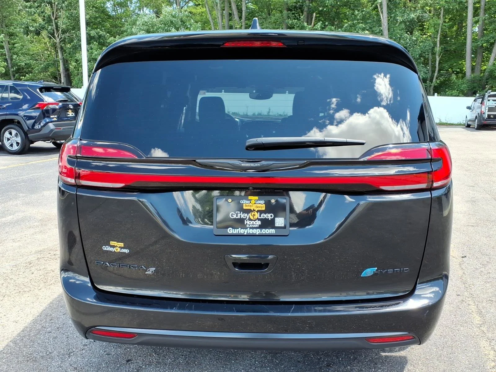 Used 2022 Brilliant Black Crystal Pearlcoat Chrysler Hybrid Touring L image 10