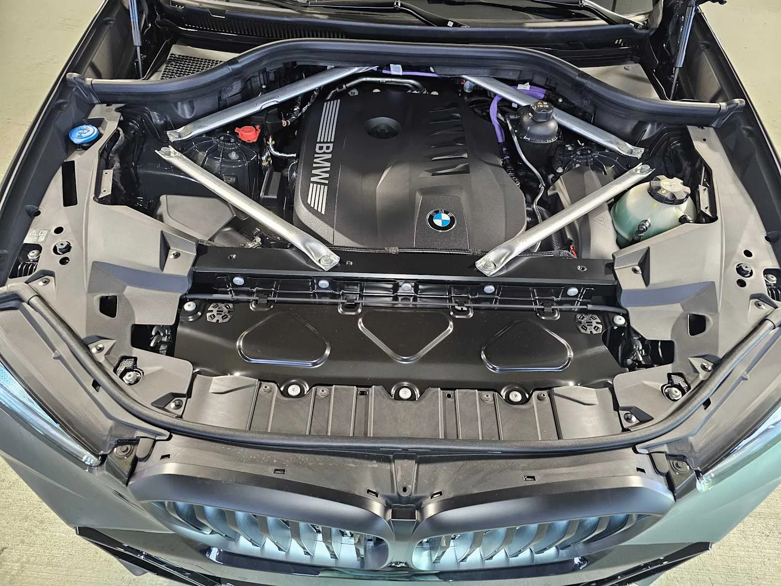 New 2026 Dravit Grey Metallic BMW xDrive40i image 9