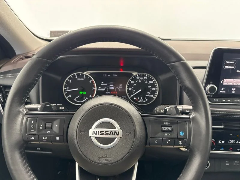 Used 2021 White Nissan SL image 25