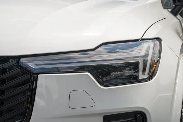 New 2026 Crystal White Volvo B6 Ultra image 13