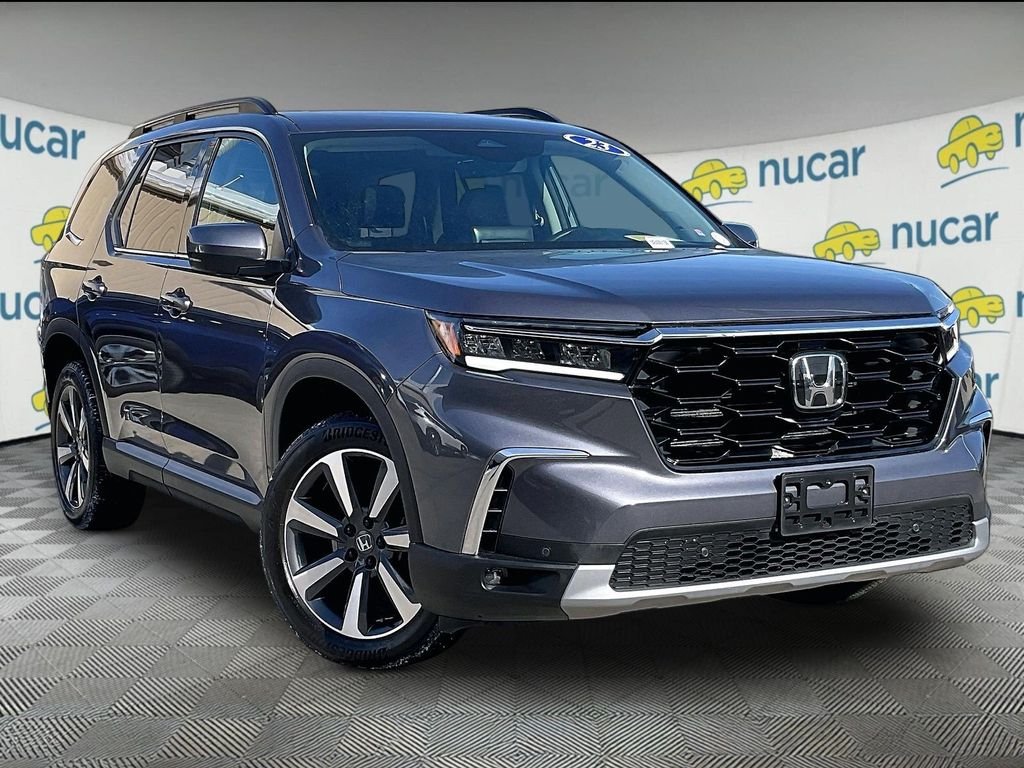 2023 Honda Pilot Touring AWD's photo