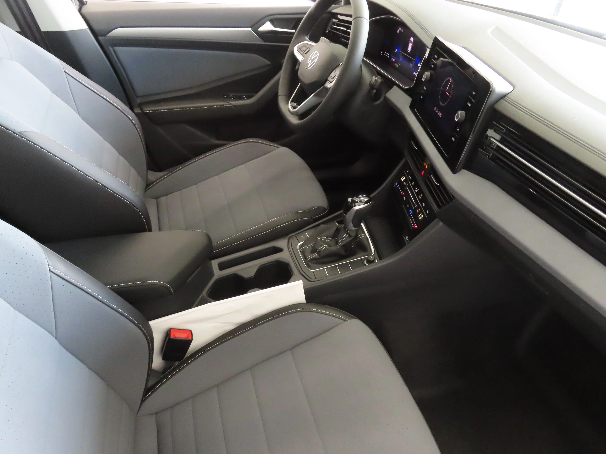 New 2026 Black Volkswagen 1.5T SE image 24