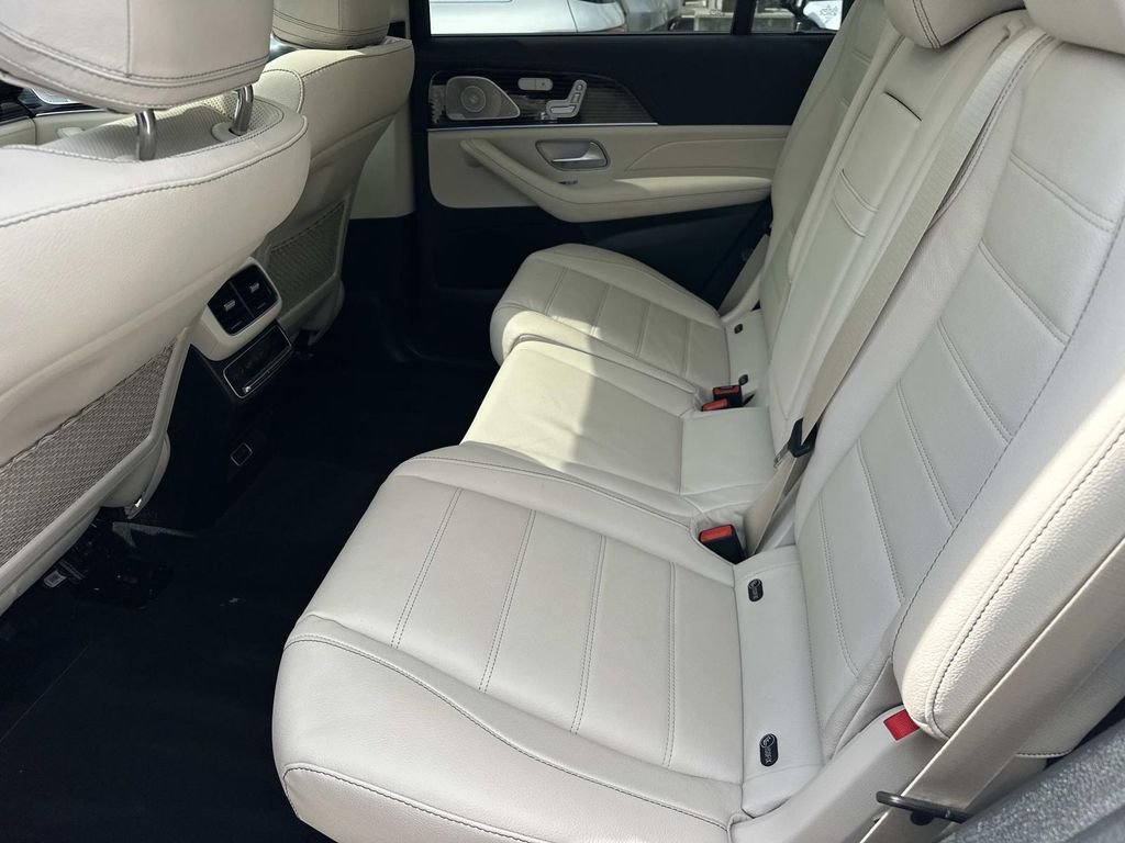 Used 2024 MANUFAKTUR Diamond White Metallic Mercedes-Benz GLS 450 image 16