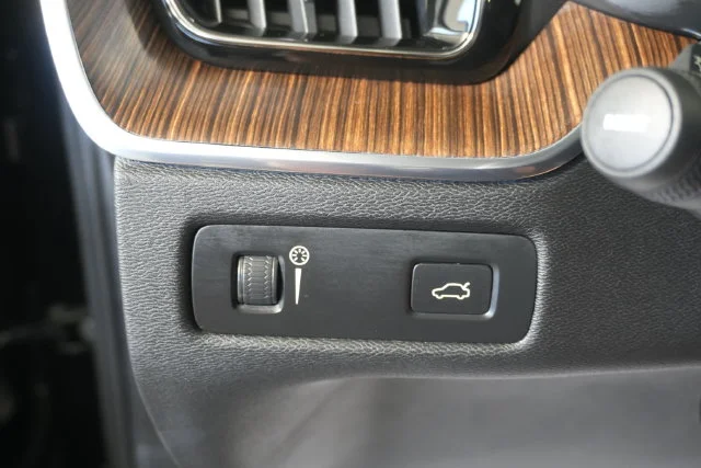 Used 2021 Onyx Black Metallic Volvo T5 Momentum image 23