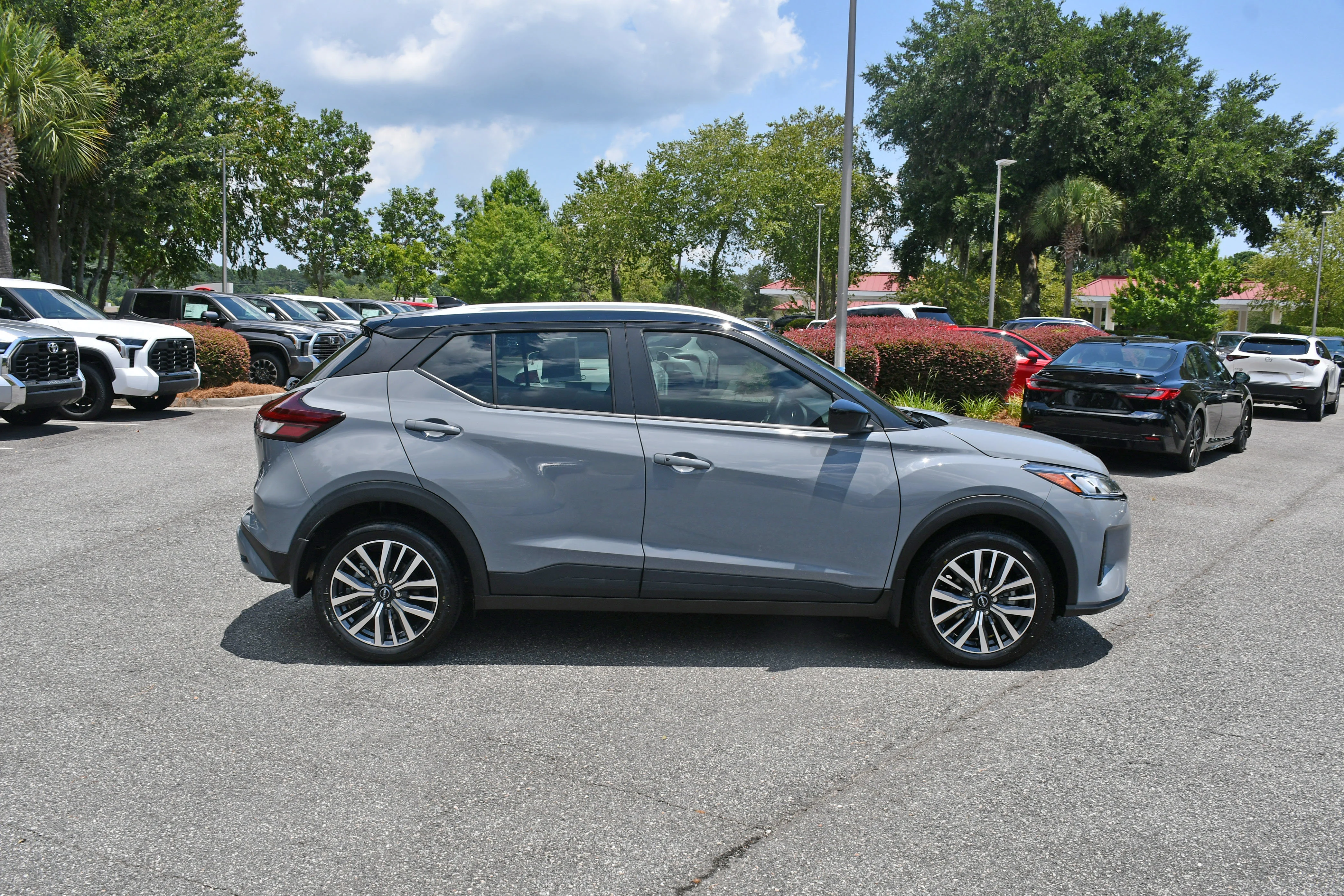 Used 2024 Gray Nissan SV image 5