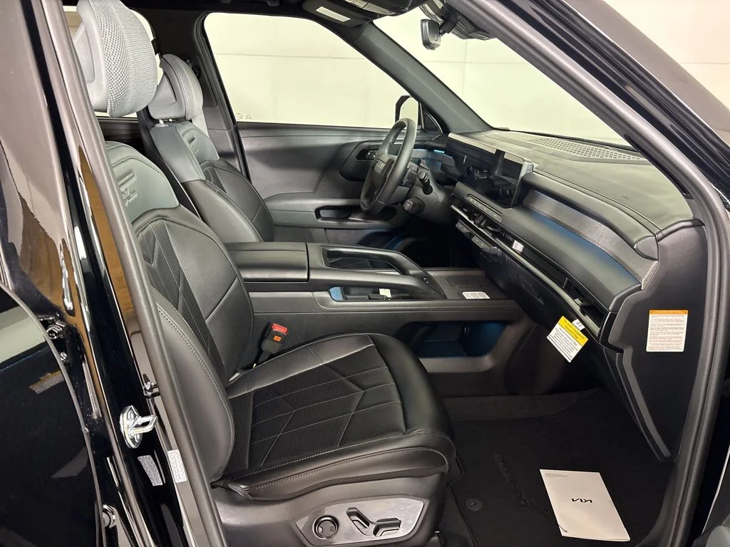 New 2027 Ebony Black Kia X-LINE SX image 17