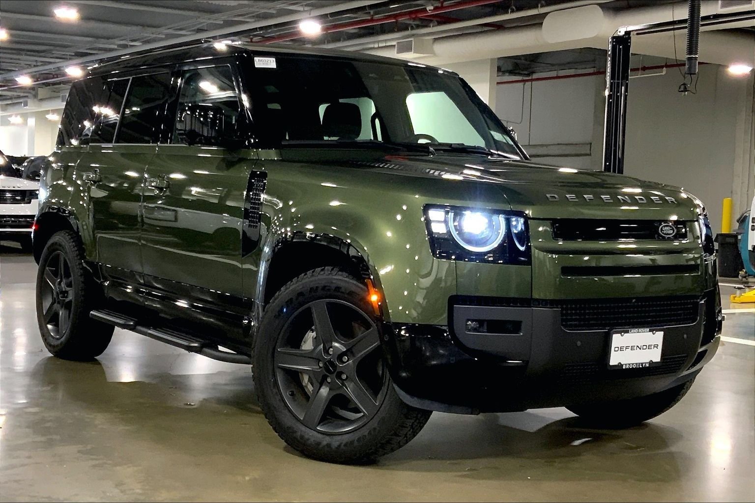 Used 2026 Woolstone Green Metallic Land Rover X-Dynamic SE image 7