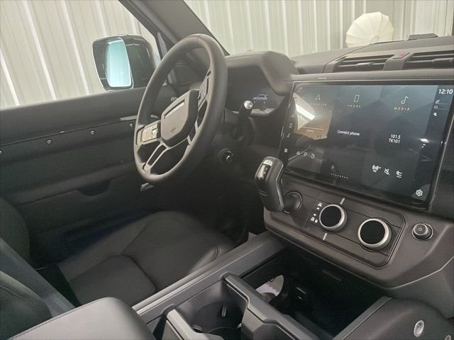 New 2026 Santorini Black Land Rover X-Dynamic SE image 23