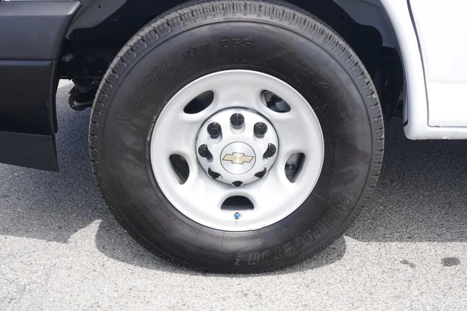 New 2026 Summit White Chevrolet WT image 10