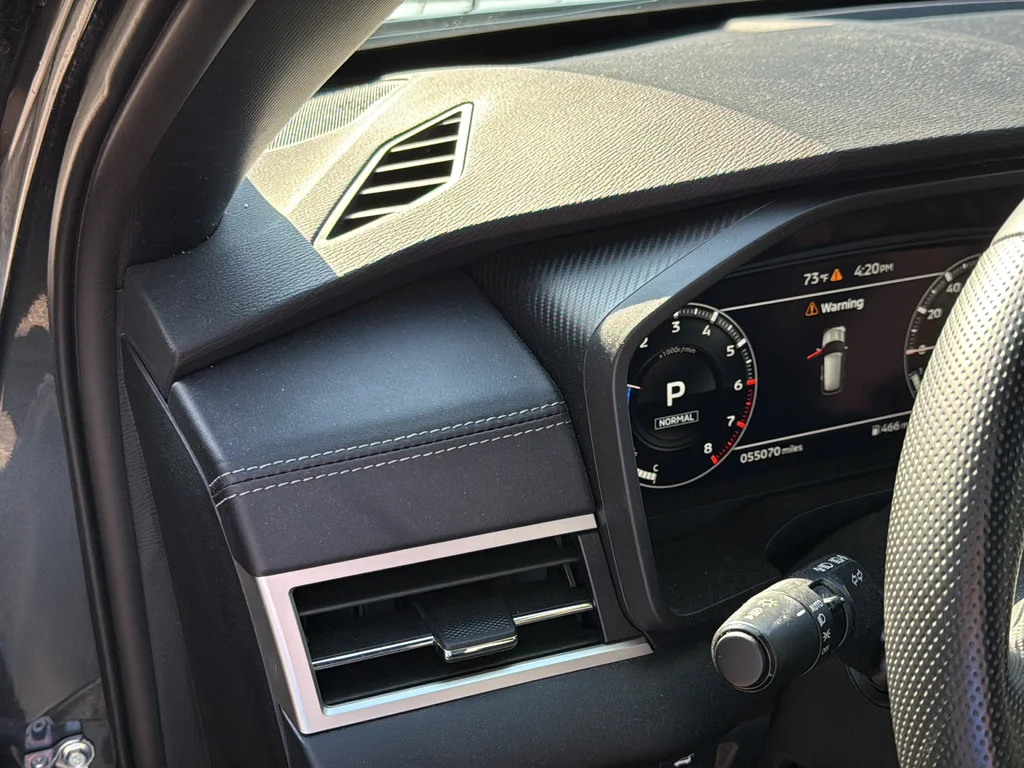 Used 2024  Mitsubishi SE Black Edition image 32
