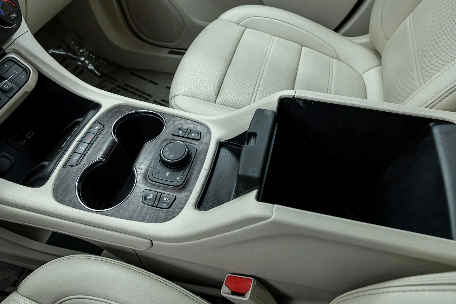 2022 GMC Acadia Denali - Photo 25