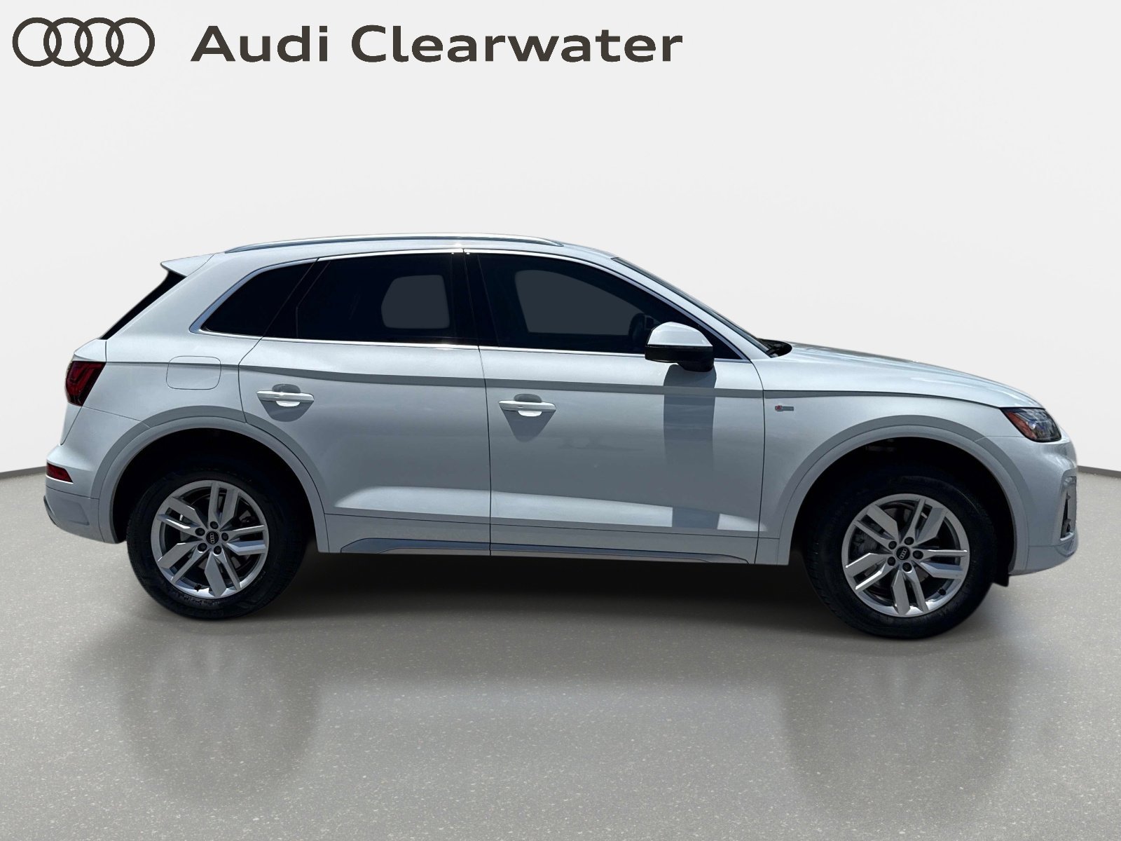 View vehicle photo 5