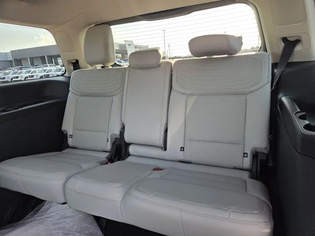 New 2027 Star White Metallic Tri-Coat Ford Platinum image 16