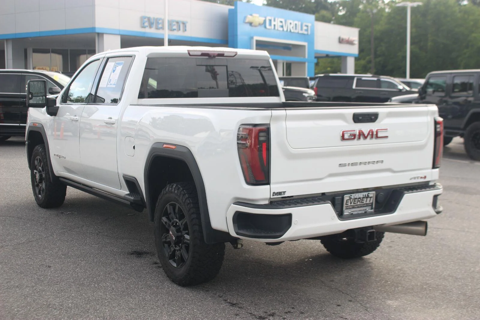 Used 2024 Summit White GMC AT4 image 5