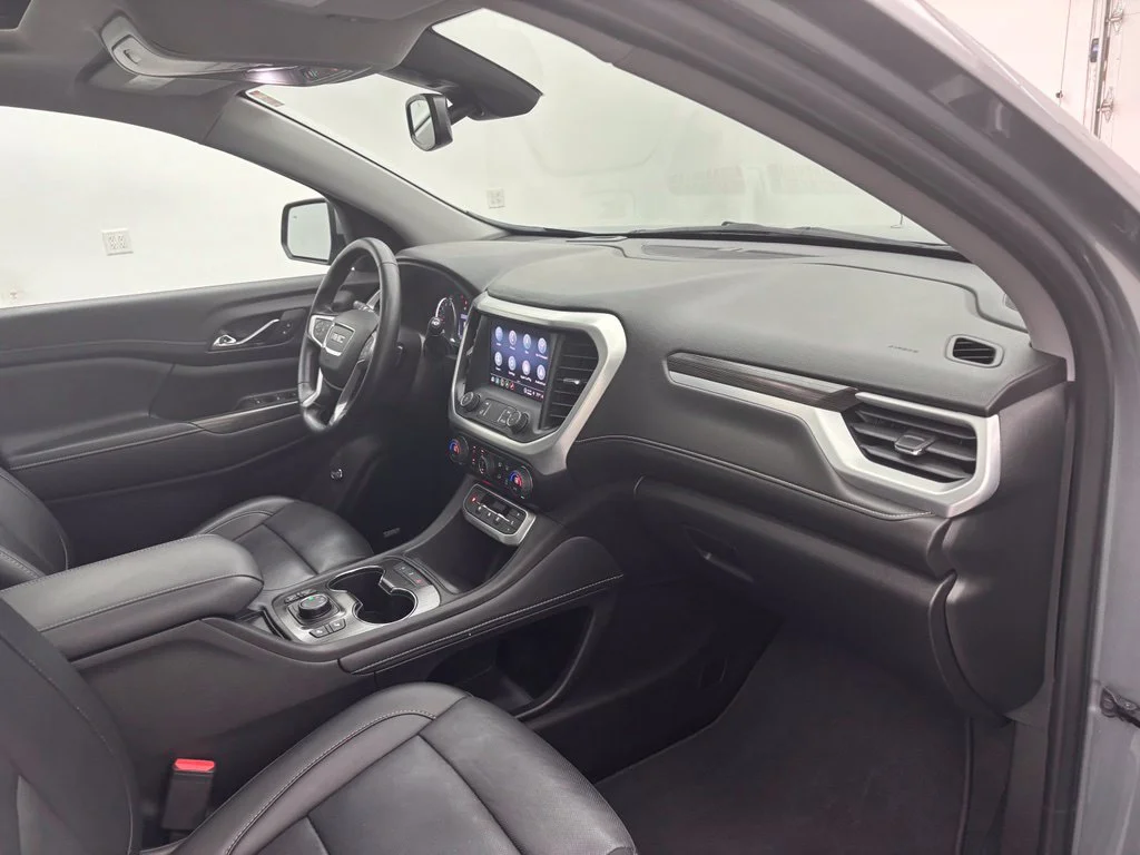 Used 2023 Silver GMC SLT image 32