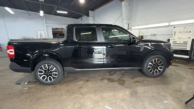 Used 2022 Black Ford Lariat image 6