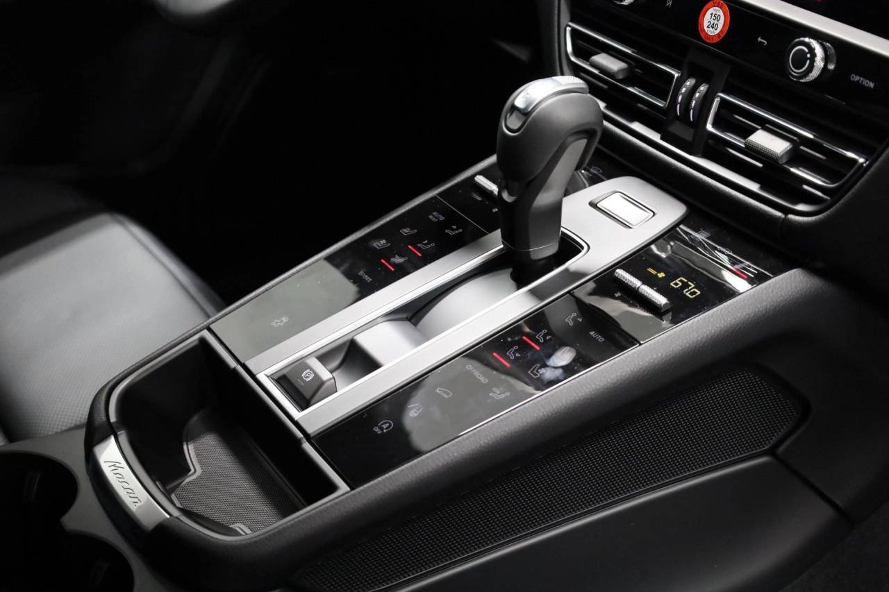 2026 Porsche Macan T - Photo 21