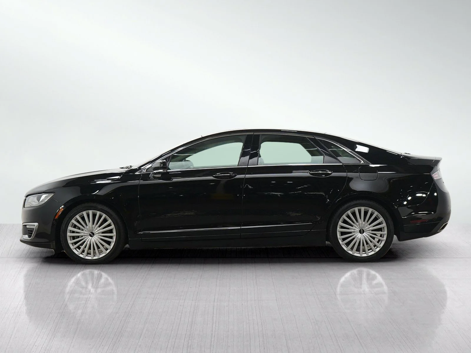 Used 2017 Black Velvet Lincoln Reserve image 2