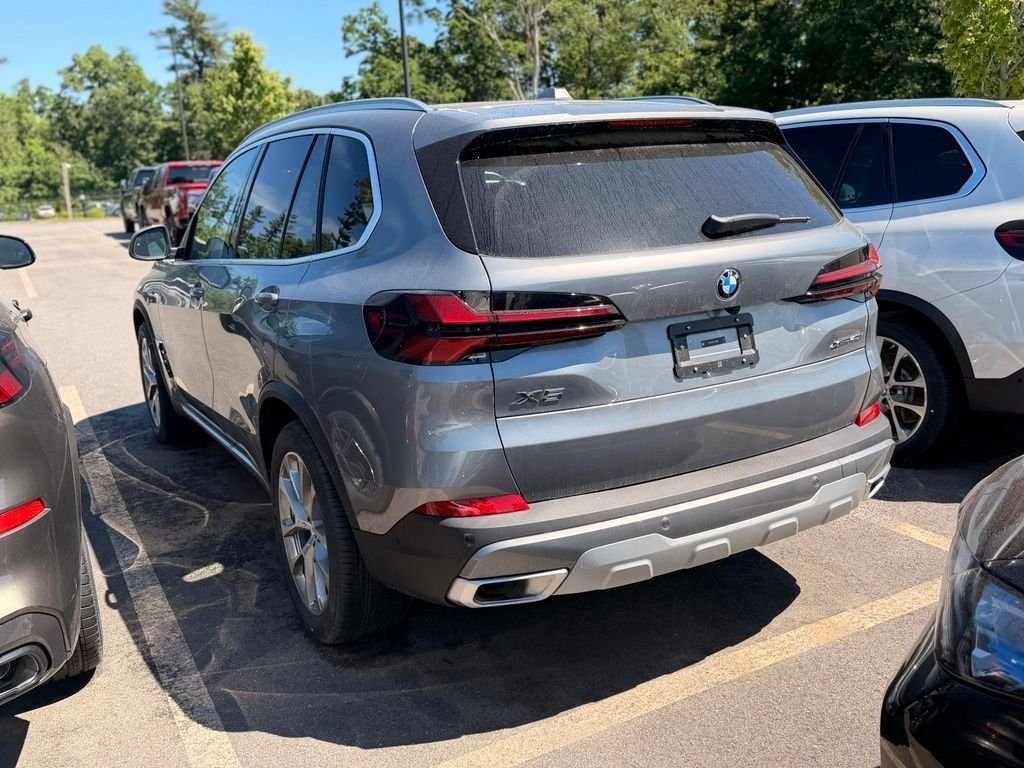 New 2026 Skyscraper Grey Metallic BMW xDrive40i image 3