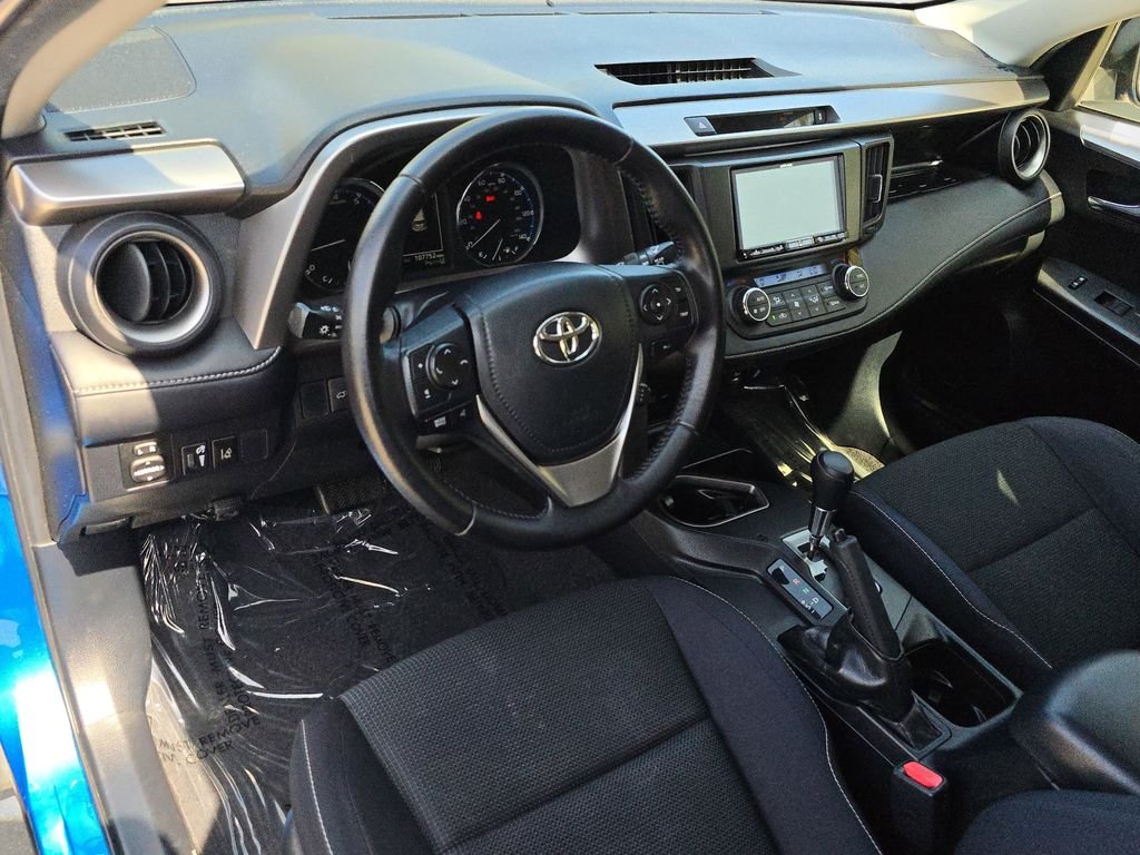 Used 2016  Toyota XLE image 19
