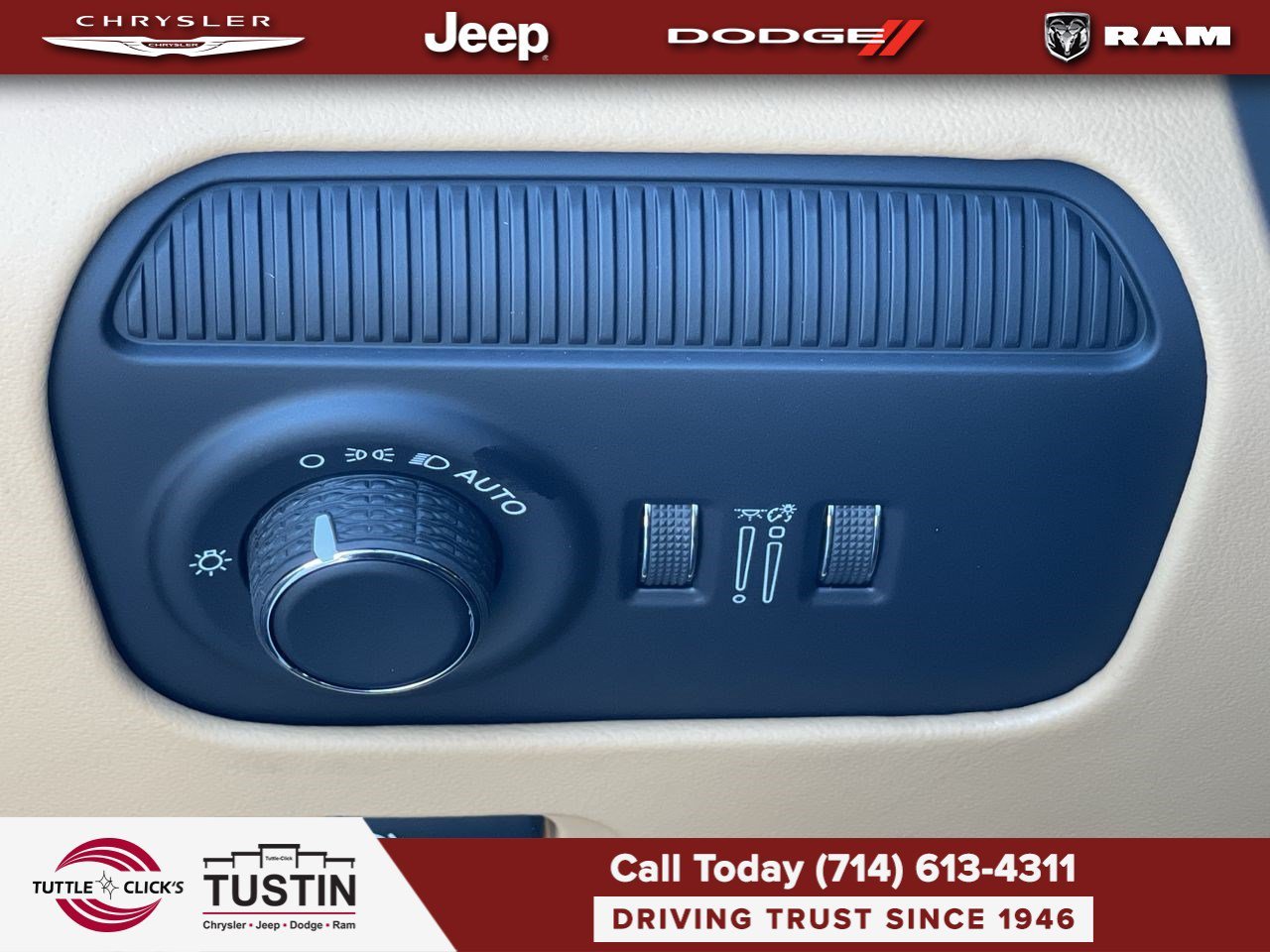 New 2026 Bright White Clear-Coat Exterior Paint Jeep Summit Reserve image 23