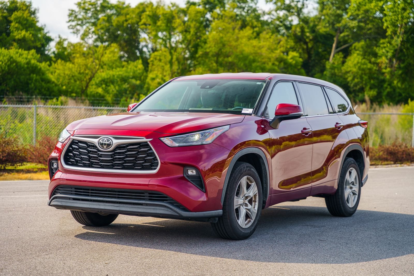 Used 2022 Red Toyota LE image 3