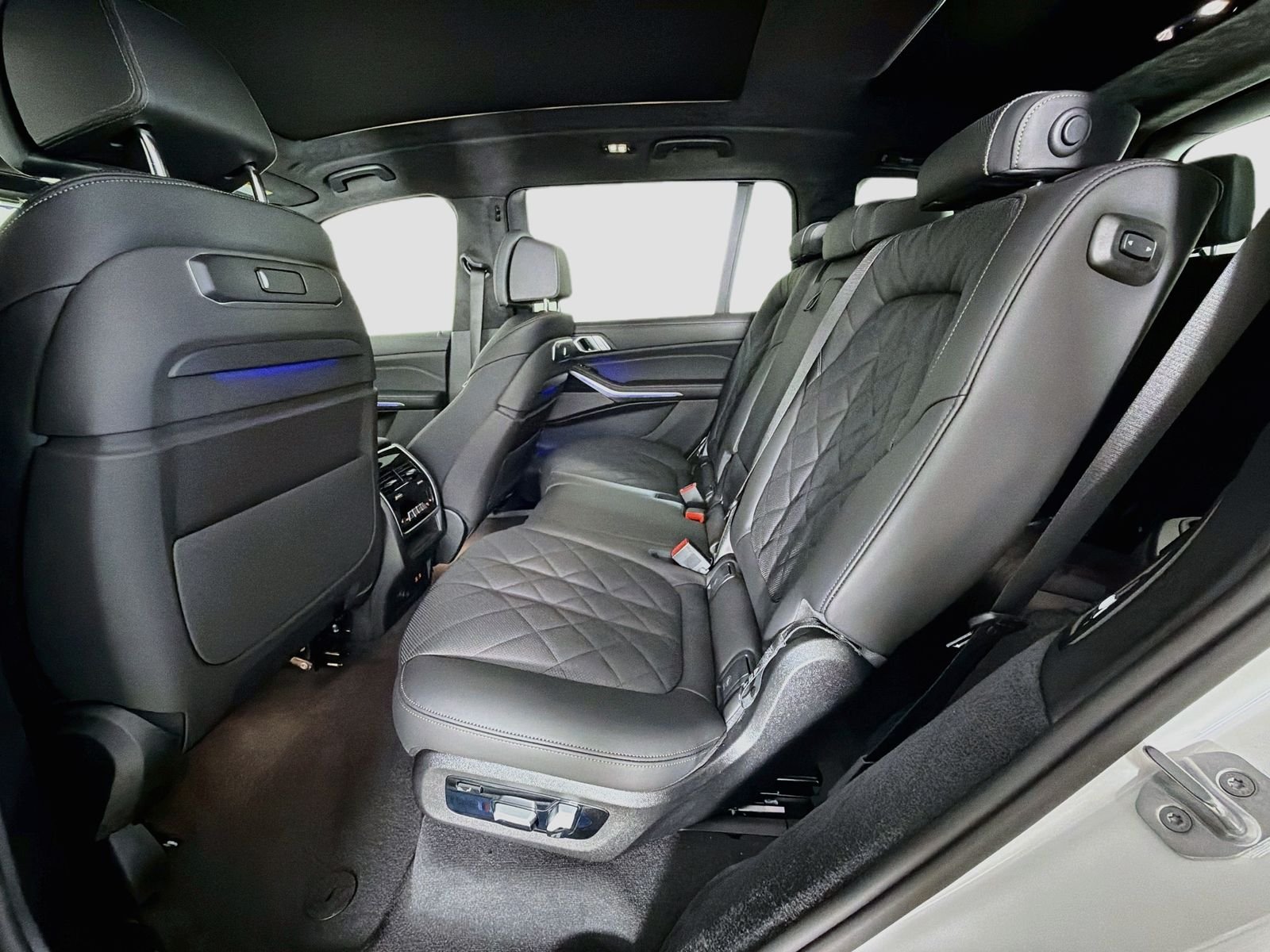 New 2027 Mineral White Metallic BMW xDrive40i image 26