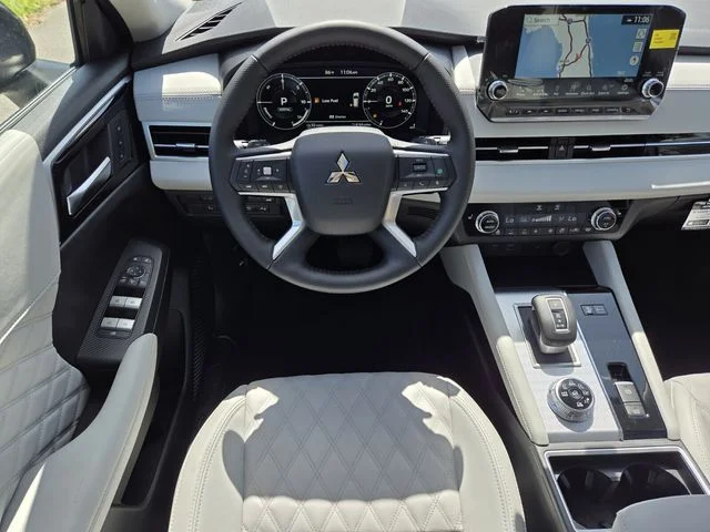 2025 Mitsubishi Outlander Plug-in Hybrid Platinum Edition - Photo 18