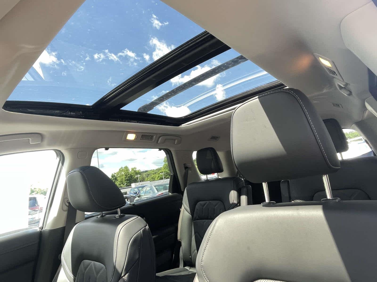 New 2026 Boulder Gray Pearl/Super Black Nissan Platinum image 5