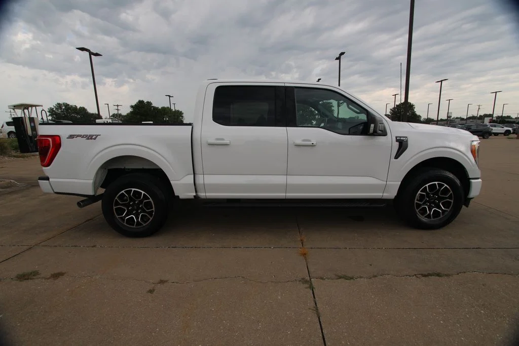 Used 2023 Oxford White Ford XLT image 4