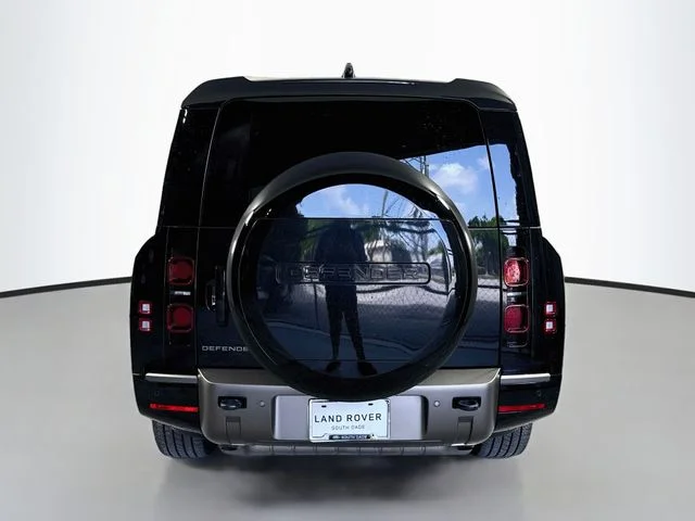 Certified Used 2024 Black Land Rover X-Dynamic SE image 6