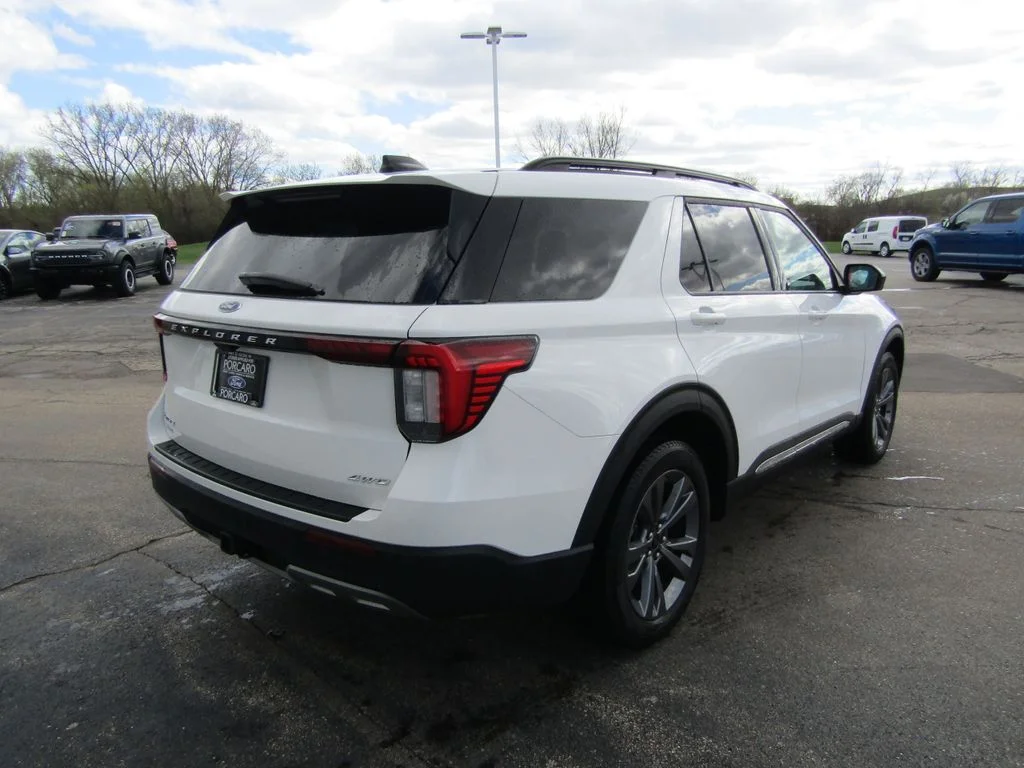 Used 2025 Star White Ford Active image 6