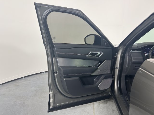 Used 2021 Silver Land Rover R-Dynamic HSE image 15