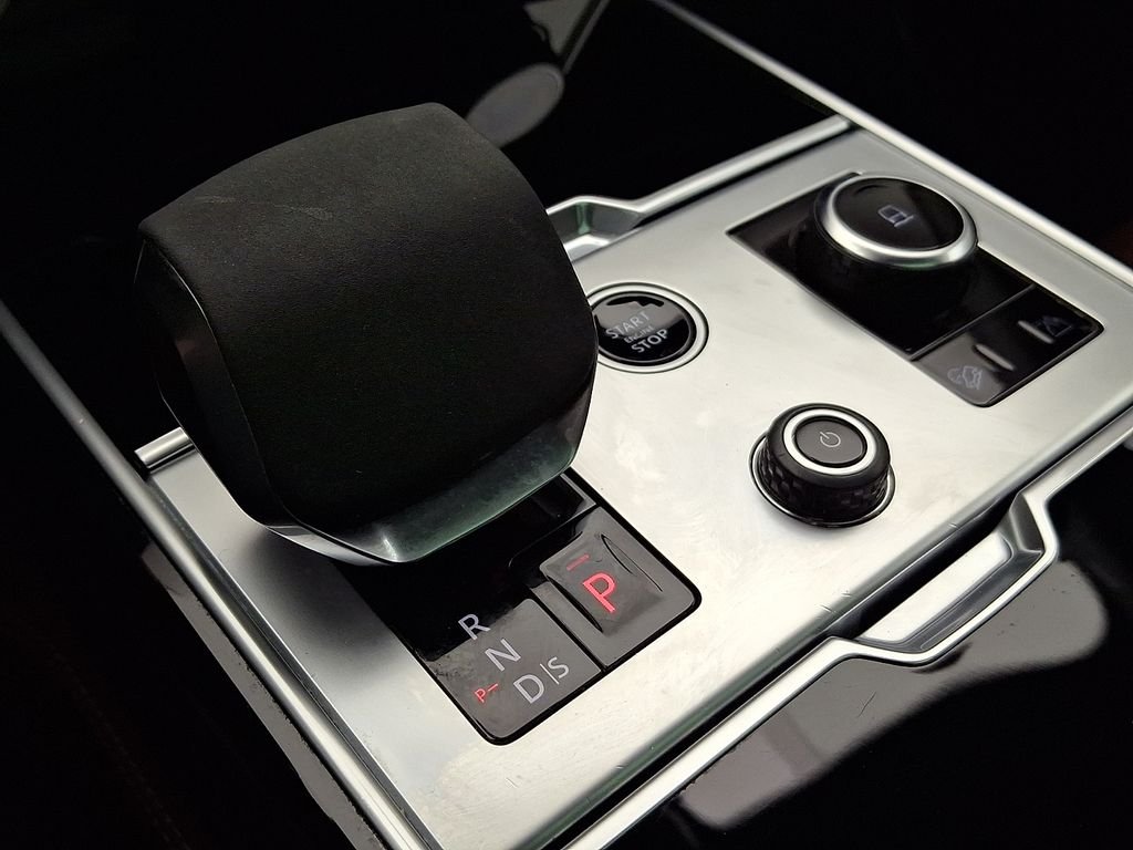 Used 2023  Land Rover Autobiography image 17