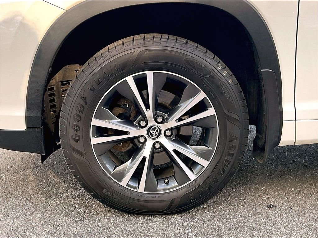 Used 2017 Blizzard Pearl Toyota LE image 7