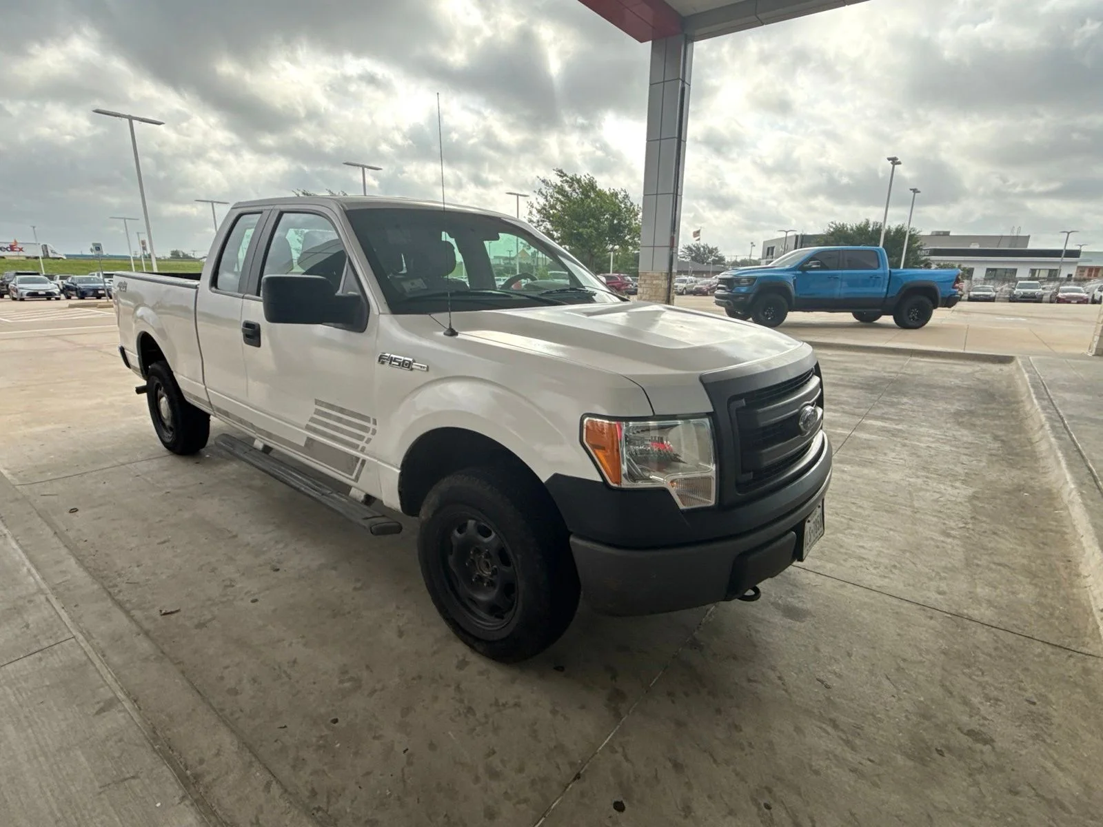 Used 2014 White Ford XL image 11