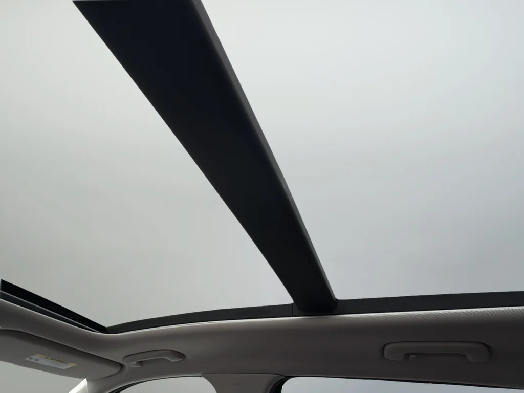 Used 2025 Black Kia EX image 18