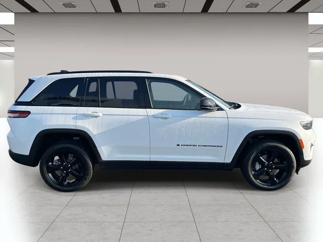 New 2025 Bright White Clear-Coat Exterior Paint Jeep Limited image 2