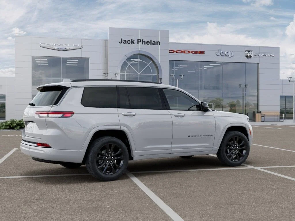 New 2026 Bright White Clear-Coat Exterior Paint Jeep Limited image 4