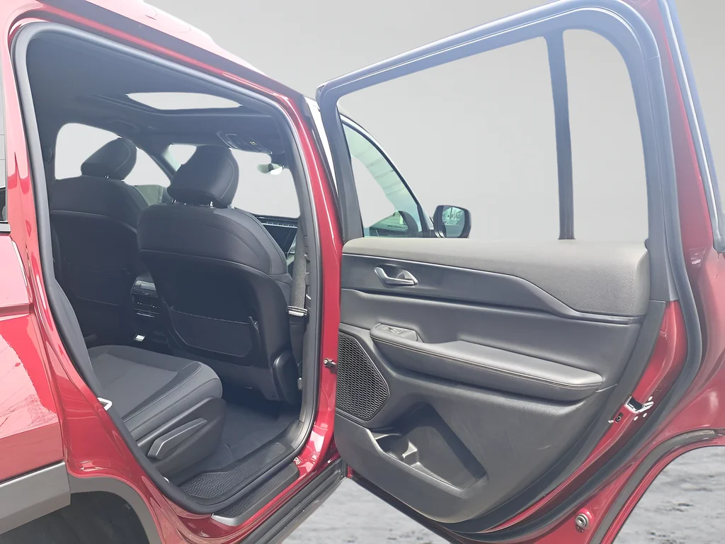 New 2026 Velvet Red Pearl-Coat Exterior Paint Jeep Laredo image 13