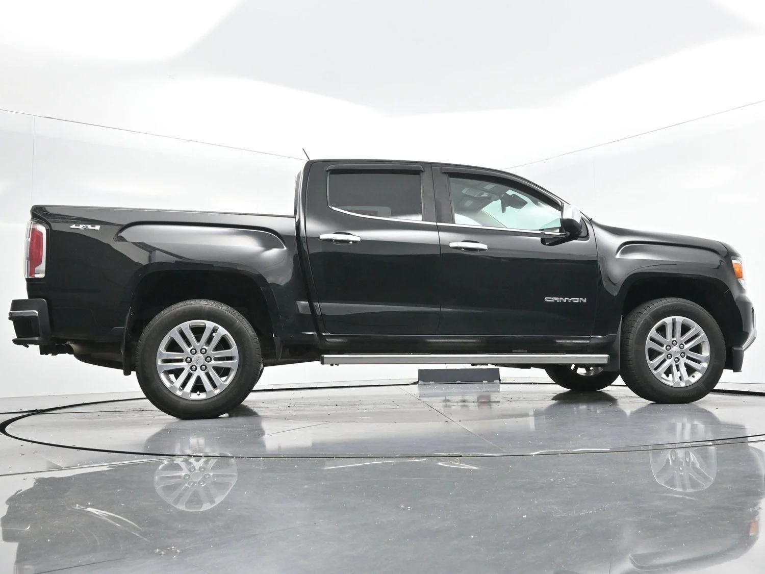Used 2019 Onyx Black GMC 4WD SLT image 55