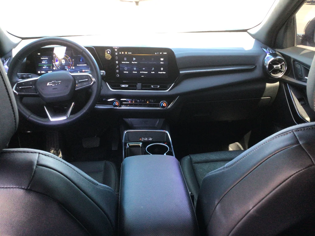 Used 2025 Lakeshore Blue Metallic Chevrolet LT image 11