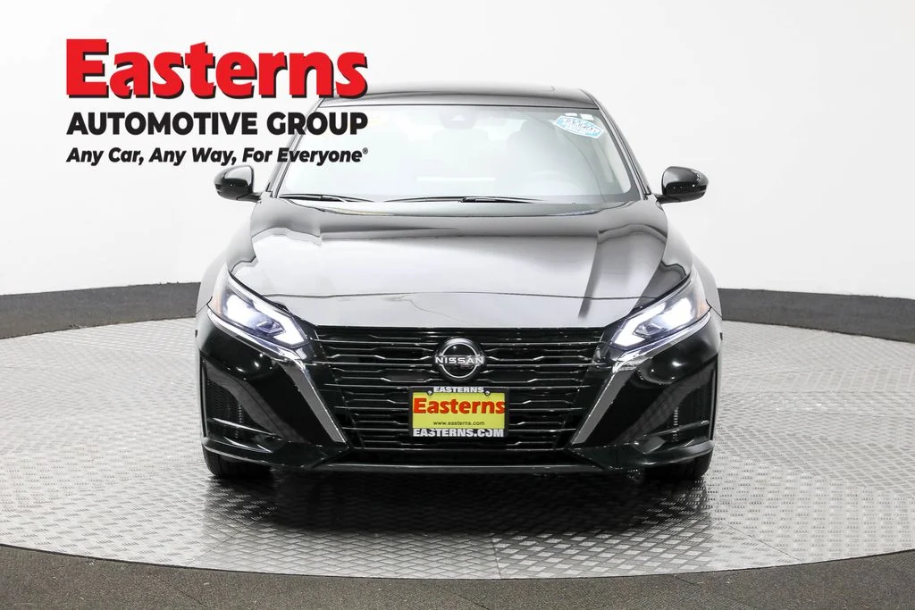 Used 2023 Black Nissan 2.5 SV image 2