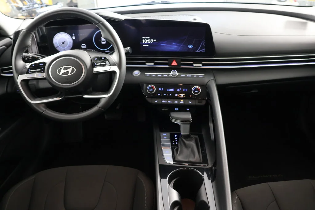 Used 2025 Fluid Metal Hyundai SEL Convenience image 2