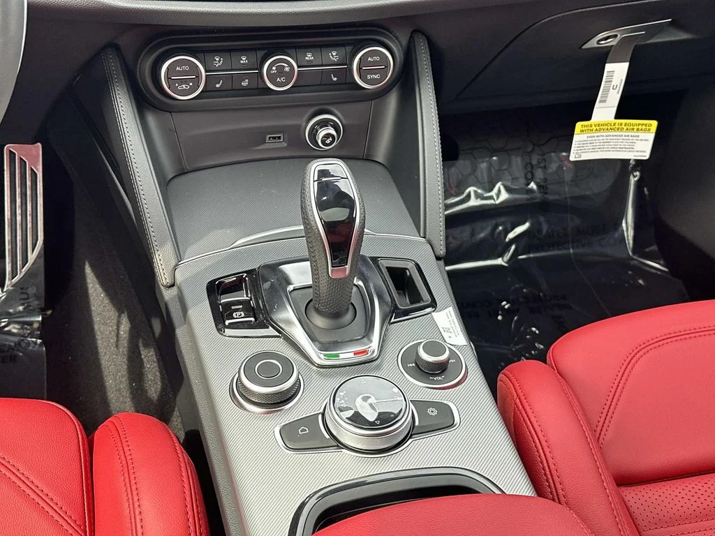 New 2026 Vesuvio Gray Metallic Exterior Paint Alfa Romeo Base image 23